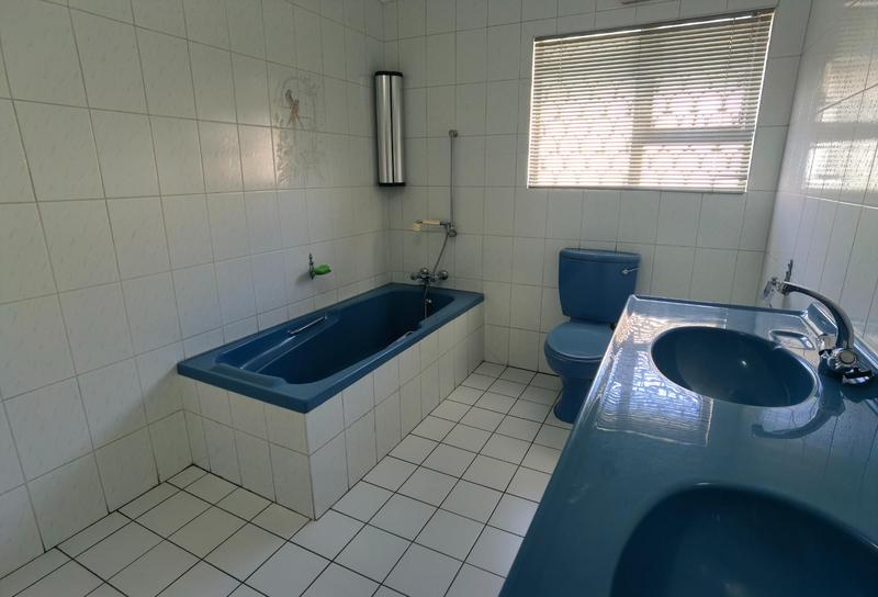 6 Bedroom Property for Sale in Cravenby Western Cape